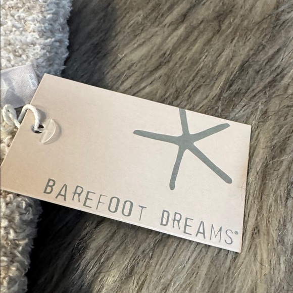 PRICE FIRM NWOT Barefoot Dreams Tan Fluffy Socks - Picture 2 of 5